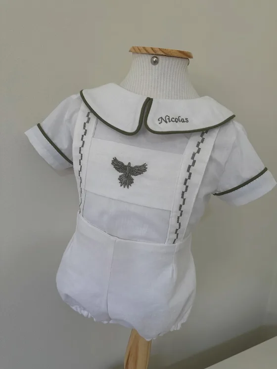 Conjunto de batizado em linho com pombinha bordada