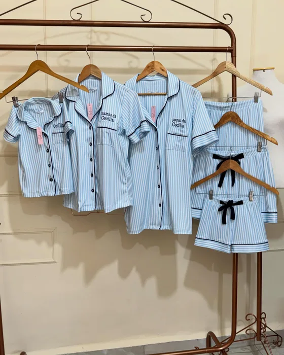 Kit família listrado azul com os nomes bordados