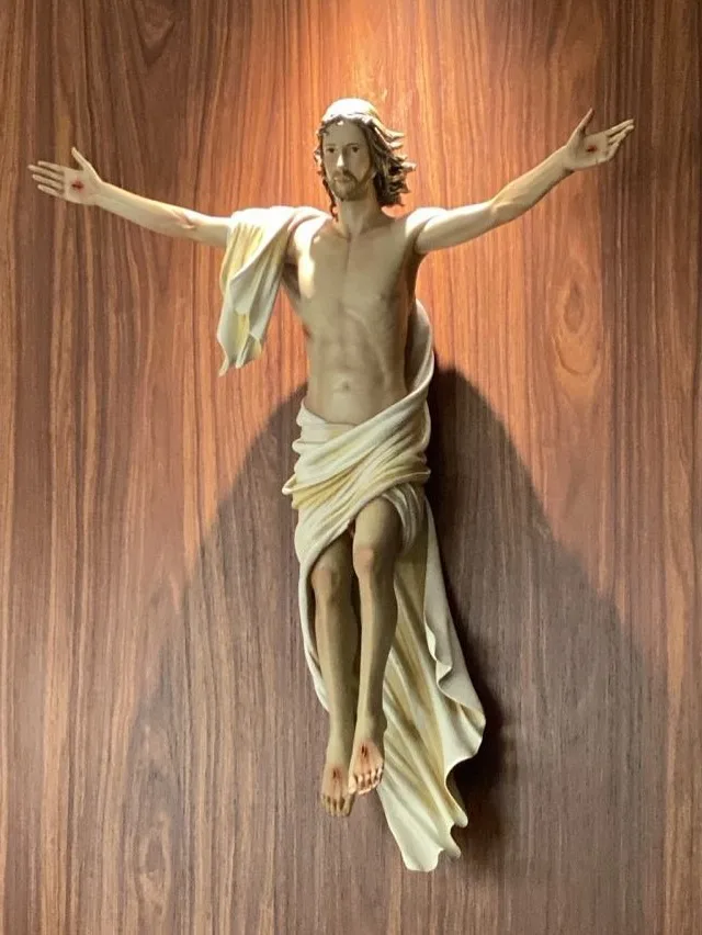 Imagem de Cristo Ressuscitado de parede, a peça que deu origem à Lumiar